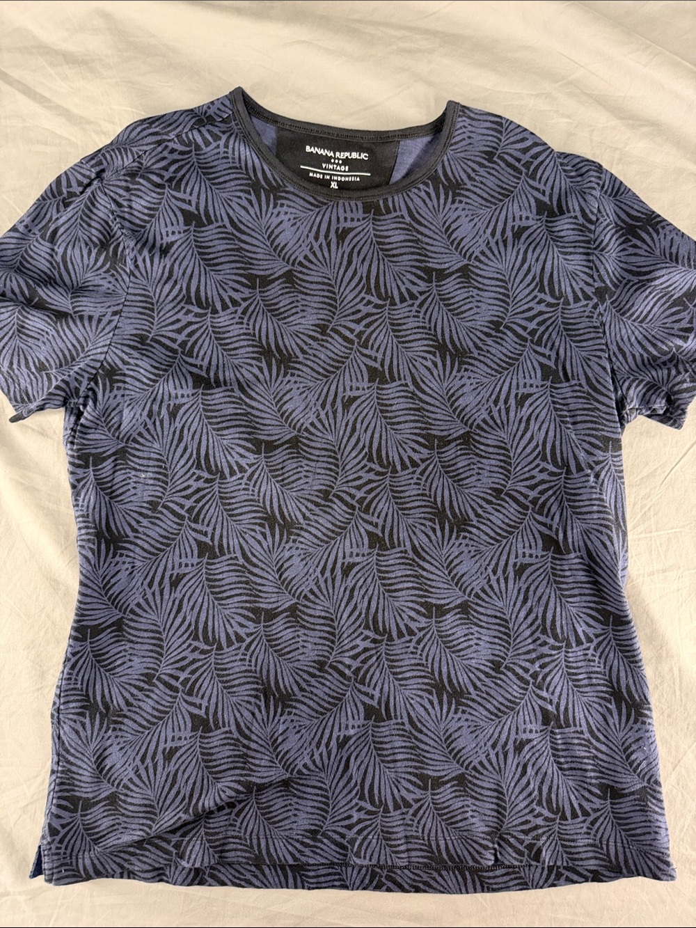 Banana Republic Short Sleeve Leaf Print Tee - Navy & Black